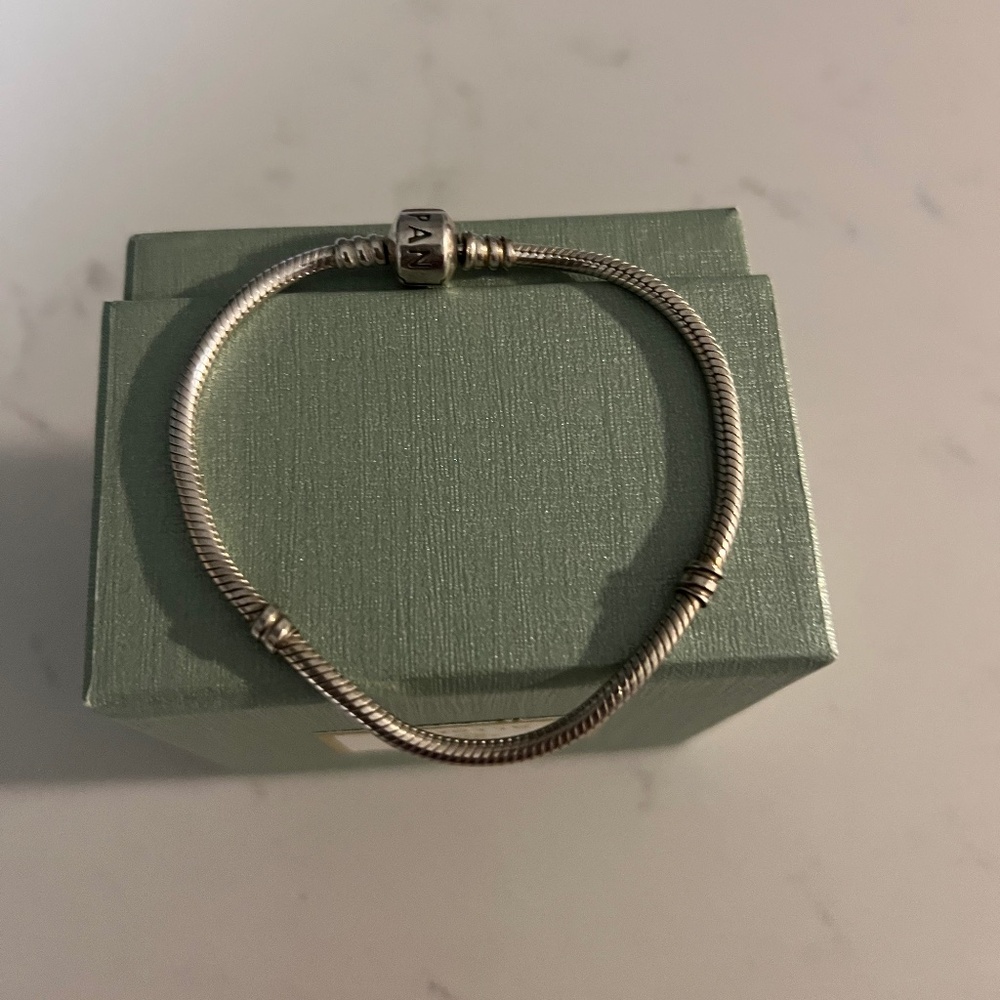 CLASSIC PANDORA STERLING SILVER CHARM BLACELET